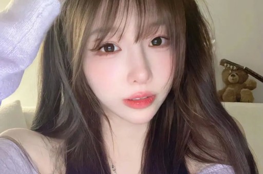 看宋雨琦穿短裙出席活动对长辈90度鞠躬才懂她火都是有原因的