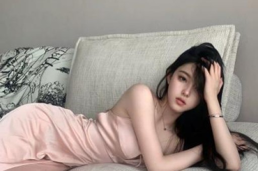 陪玩陪睡算啥？继人体盛宴、舔手指后艺人再曝阴暗面 秦岚被牵