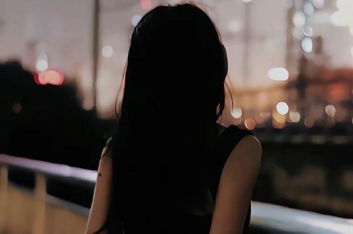 知名网红坑骗粉丝穿真货卖假货被曝光后解释自己是不小心的