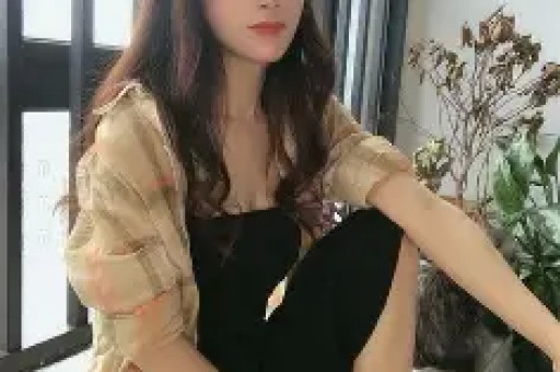 易易紫曝明星翻红后会耍大牌:红了之后就会耍大牌身边有很多 易易紫曝明星翻红后会耍大牌:红了之后就会耍大牌身边有很多
