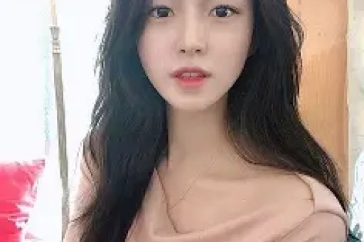 香港顶流女星再度塌房曝不雅视频传闻引发热议网友炸锅。