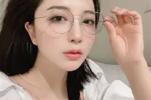 【可复美再辟谣】可复美呼吁良性竞争4月15日@发文：“官方辟谣！！请大家相信！呼吁科学理性检测！市场良性竞争！”视频中引用了4月13日中国香妆协会关于EGF情况的说明中国香妆协会称不能仅基于ELISA