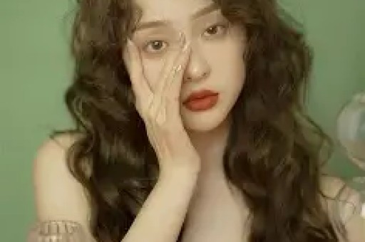 揭秘董宇辉“法不责辉”：假洋牌背后的真相与启示